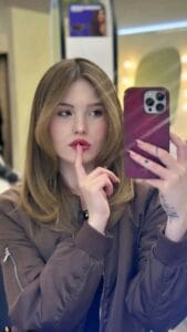 Cewek SMA Indo: “Ben benim hikayemin kahramanıyım!”